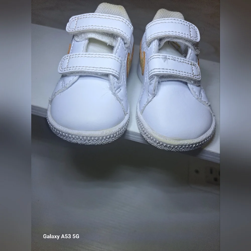 Nike Kids White and Gold Sneakers Size 4C